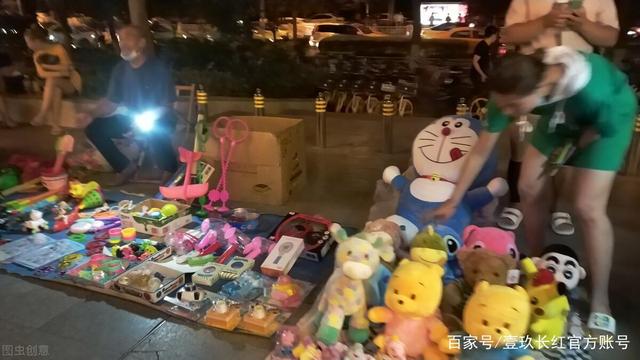 校園玩具地攤年入百萬 揭秘大學生創業背后的精細化運營之道